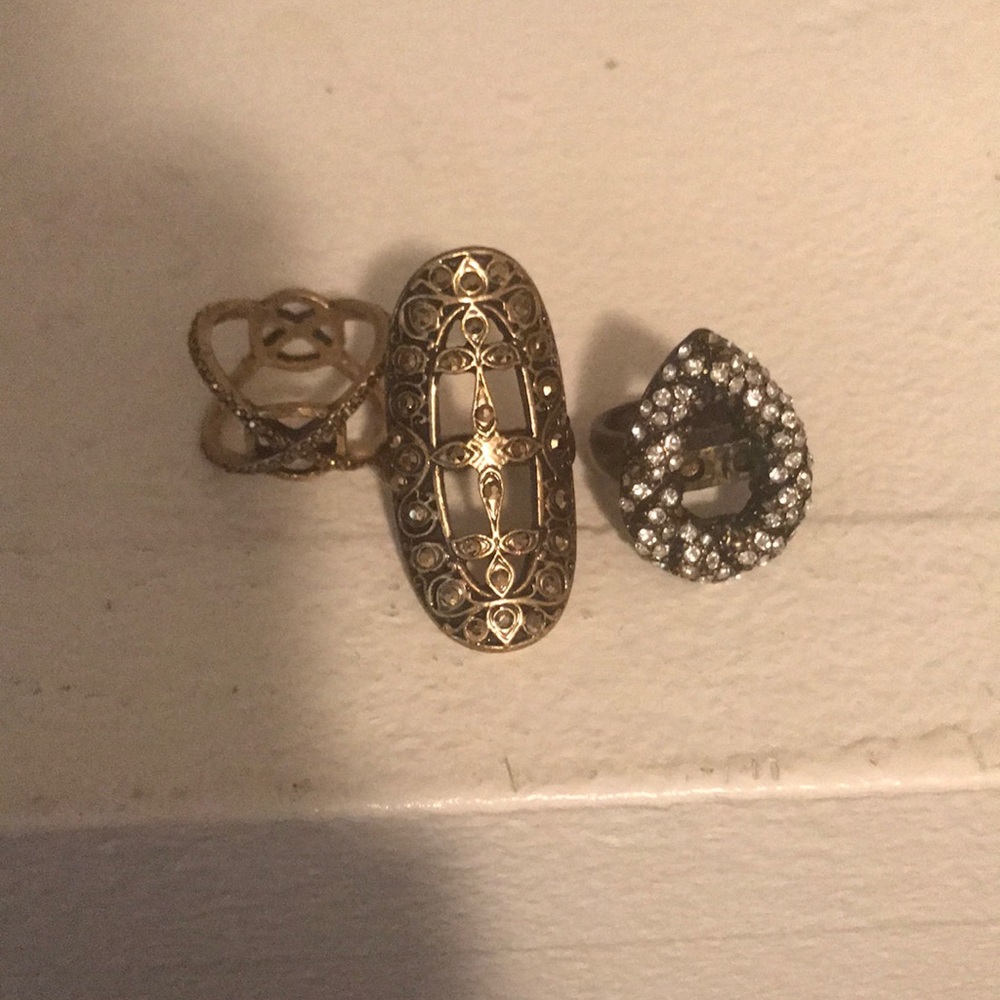 💔SOLD💔 Set of three rings